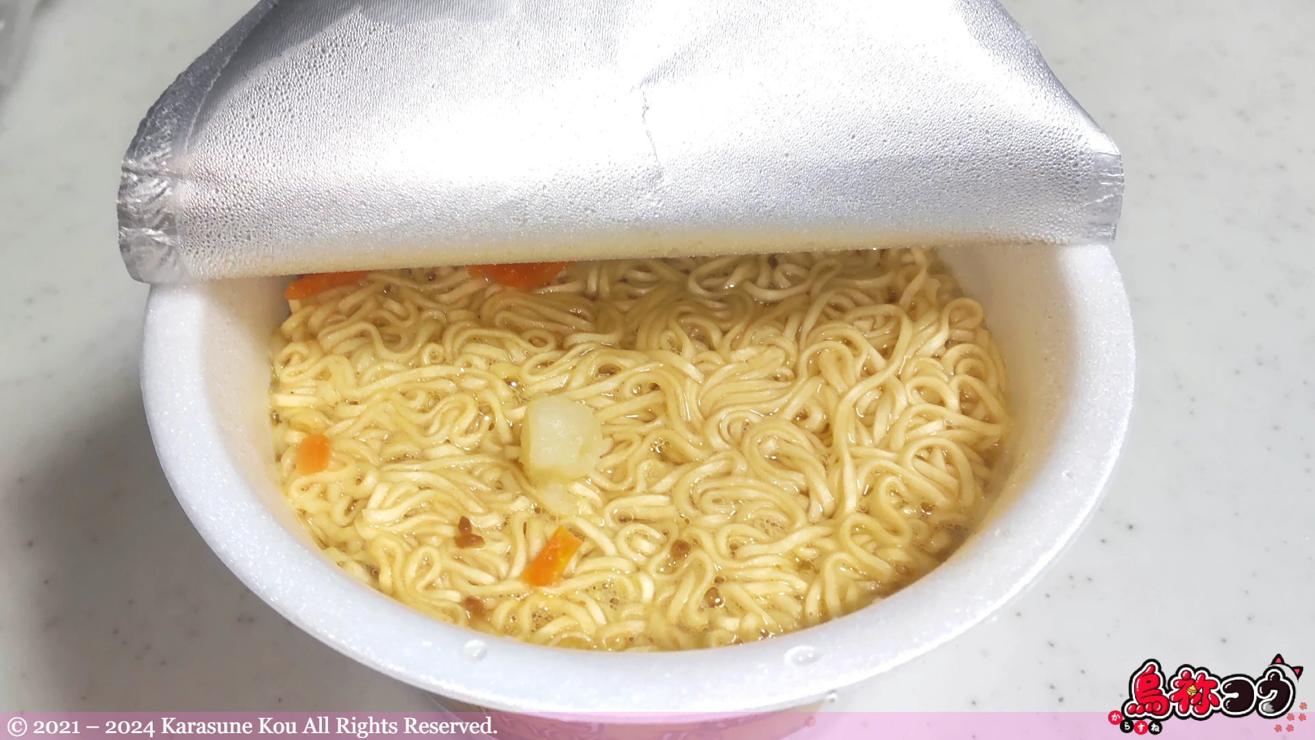 完成したまるか食品のペヤング スパイシーカレーヌードルです