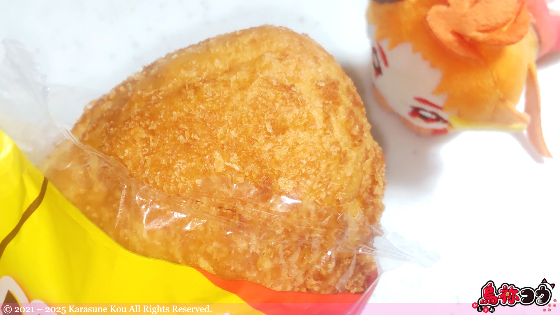 カレーハウスCoCo壱番屋監修チーズカレーパンを袋から出したところです
