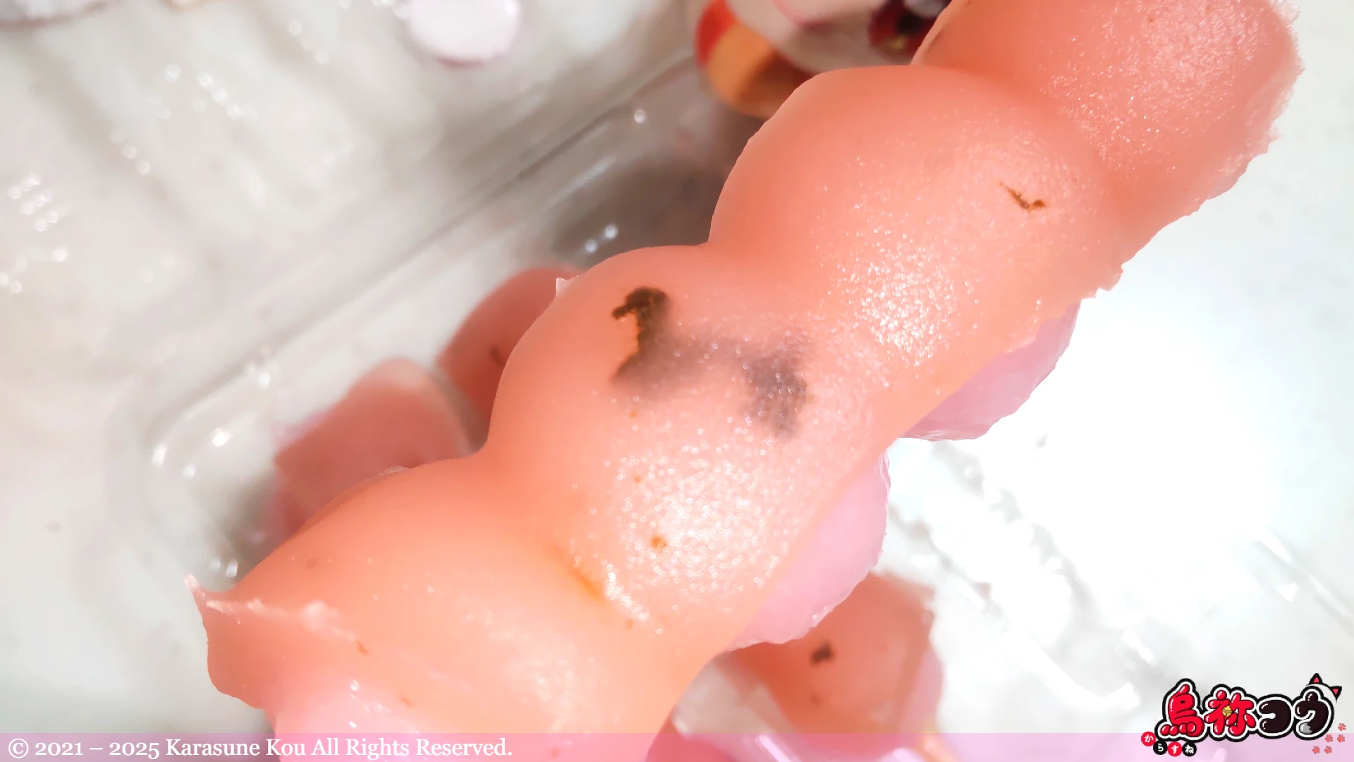 桜もち風味くし団子の餡に入った桜葉です