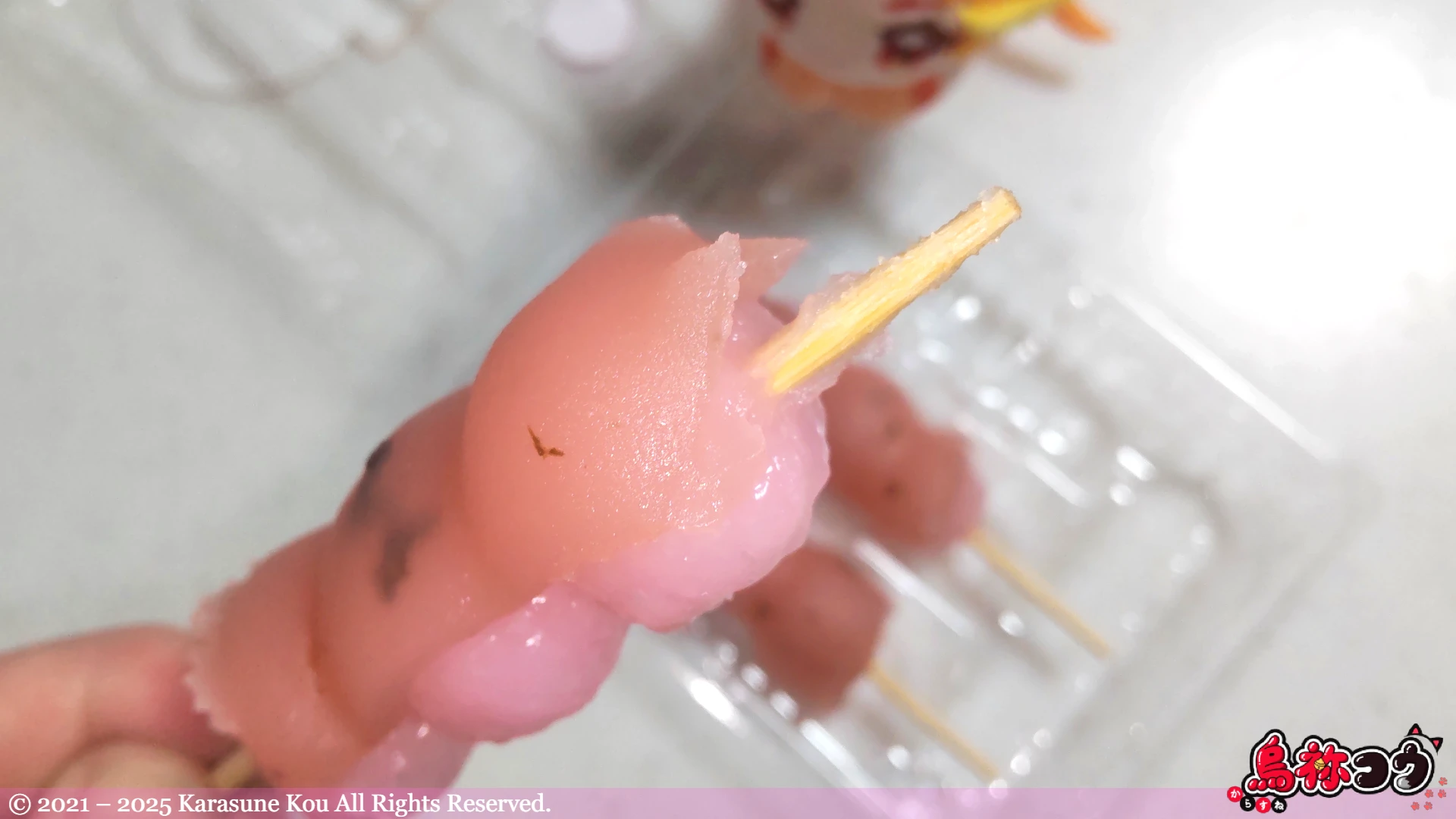 桜もち風味くし団子をひとつ食べたところです
