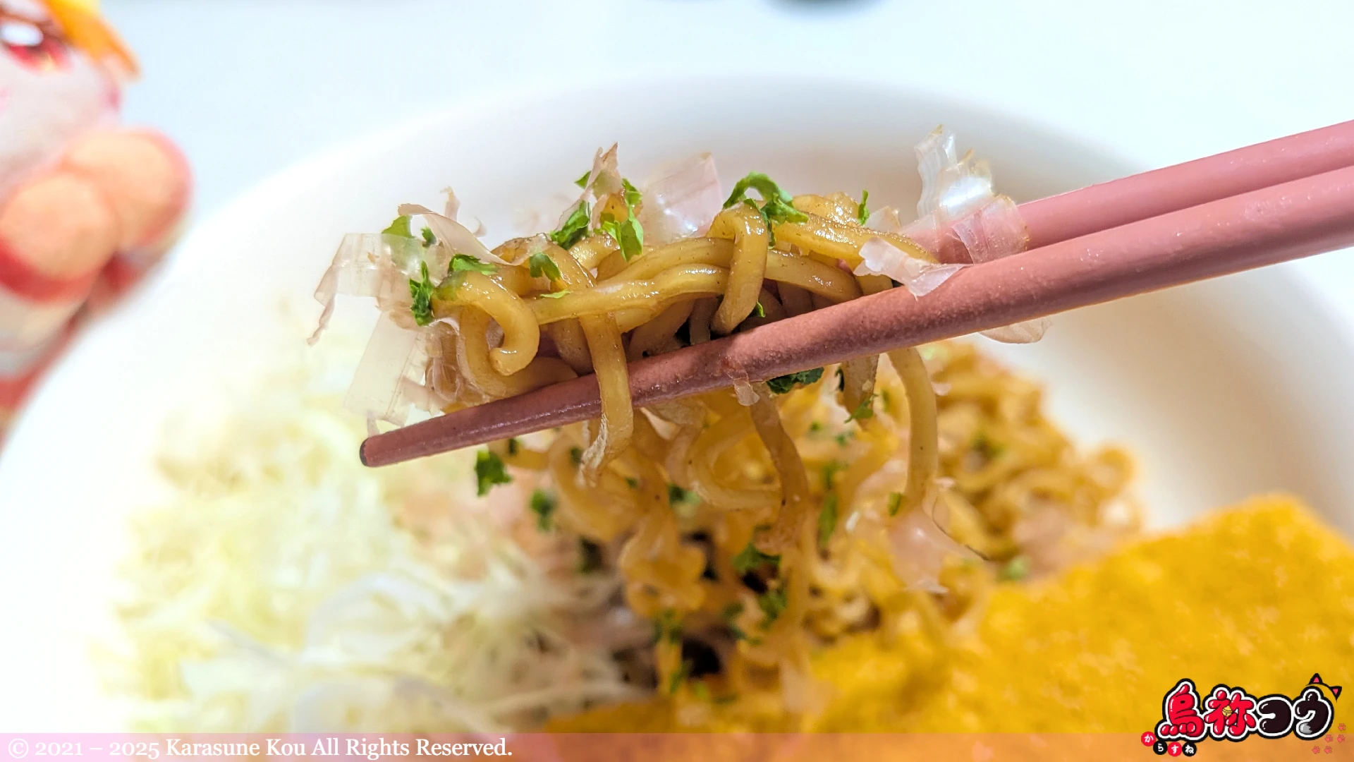 ビッグカツスペシャルソース味焼きそばを食べるところです